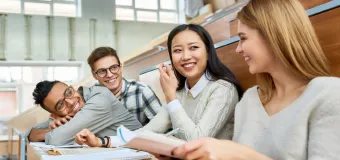 Grafik Auslandskrankenversicherung für Schüler und Studenten